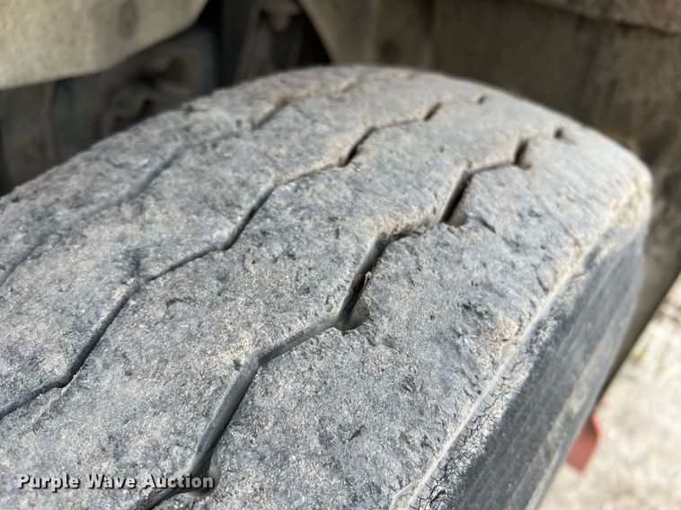 image for item LI9689 1989 Freightliner FLC  semi truck