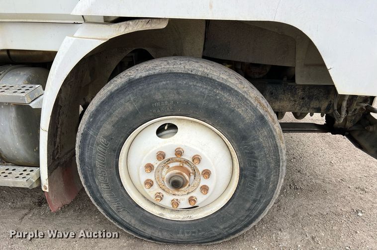 image for item LI9689 1989 Freightliner FLC  semi truck