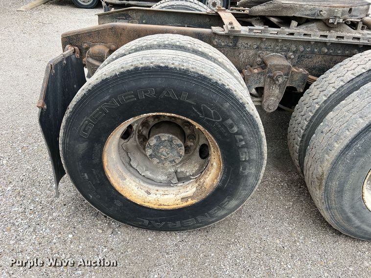 image for item LI9689 1989 Freightliner FLC  semi truck