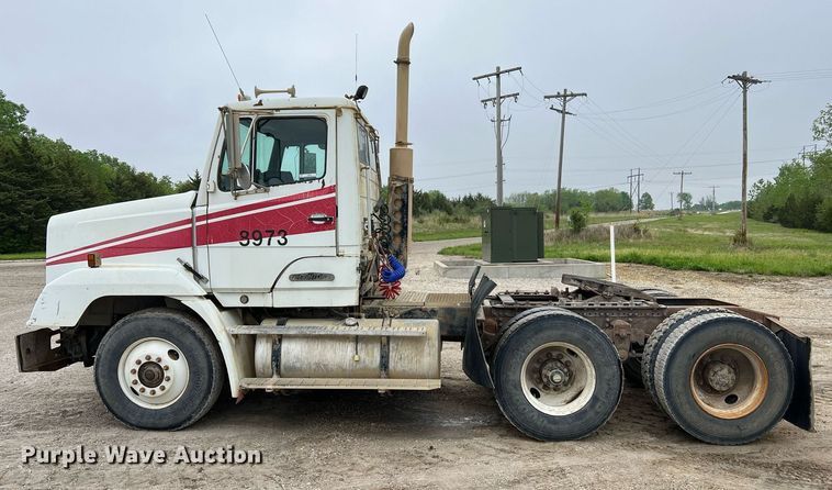 image for item LI9690 1989 Freightliner FLC  semi truck