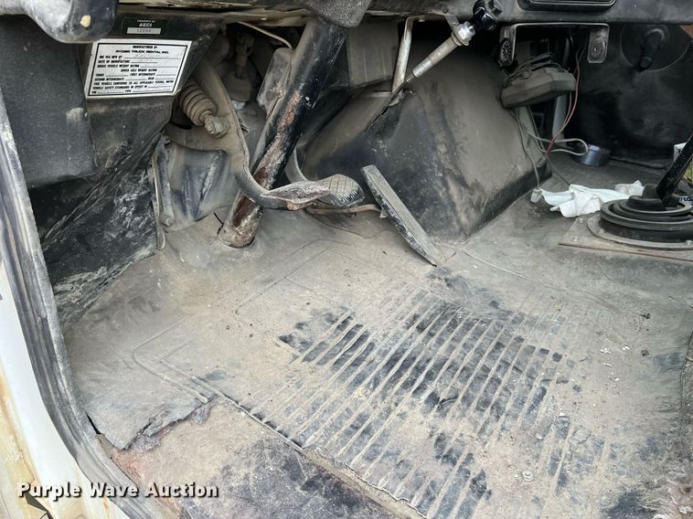 image for item LI9690 1989 Freightliner FLC  semi truck