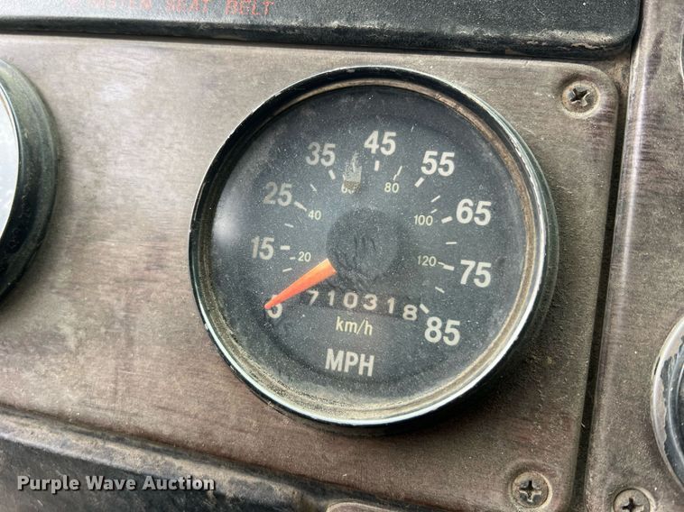 image for item LI9690 1989 Freightliner FLC  semi truck