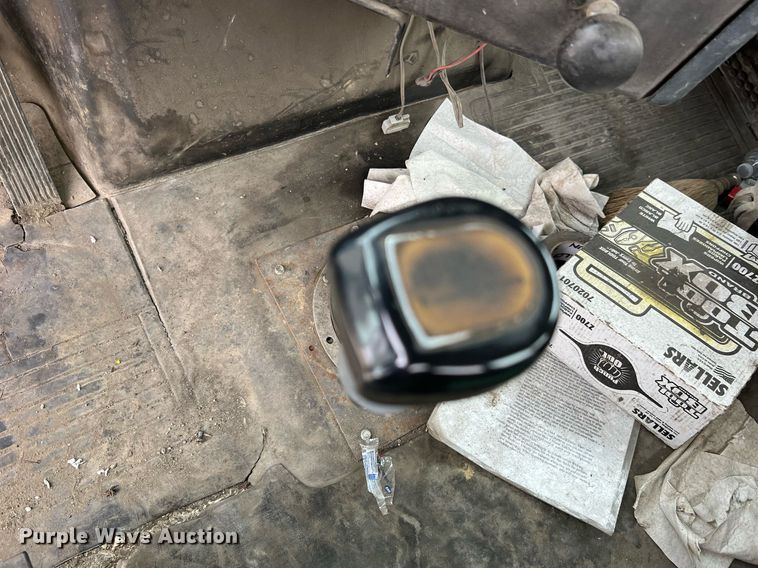 image for item LI9690 1989 Freightliner FLC  semi truck