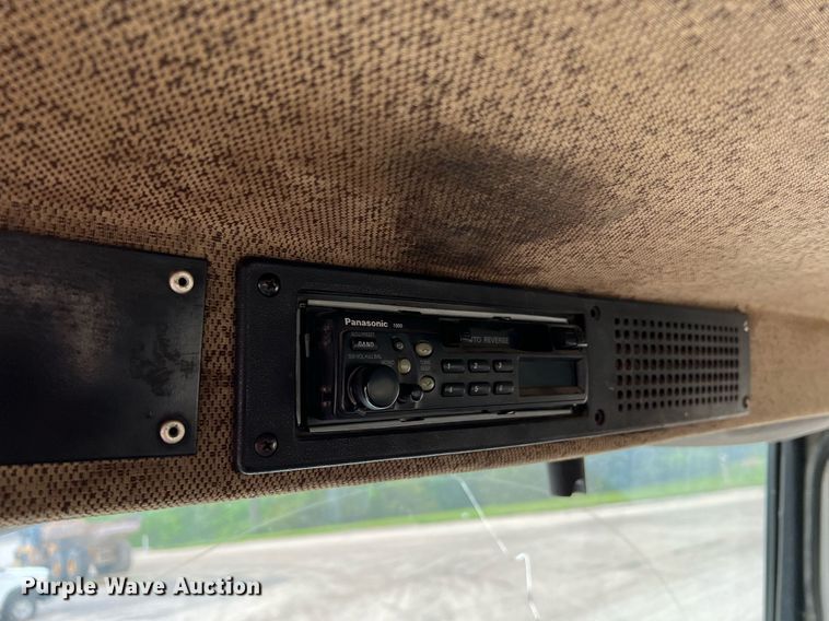 image for item LI9690 1989 Freightliner FLC  semi truck