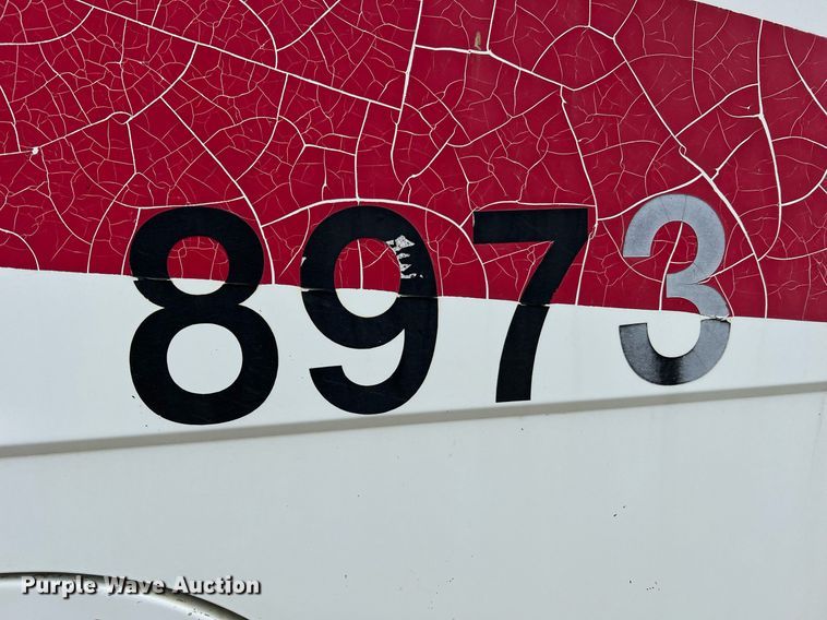 image for item LI9690 1989 Freightliner FLC  semi truck