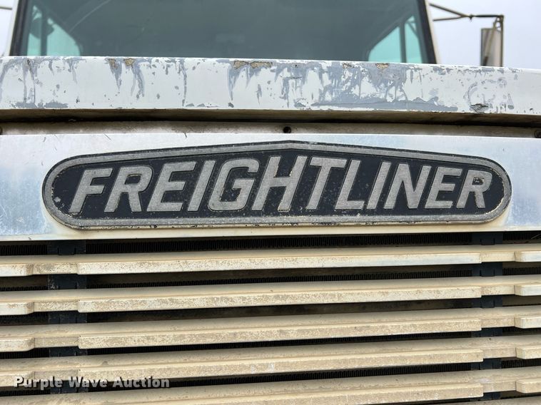 image for item LI9690 1989 Freightliner FLC  semi truck