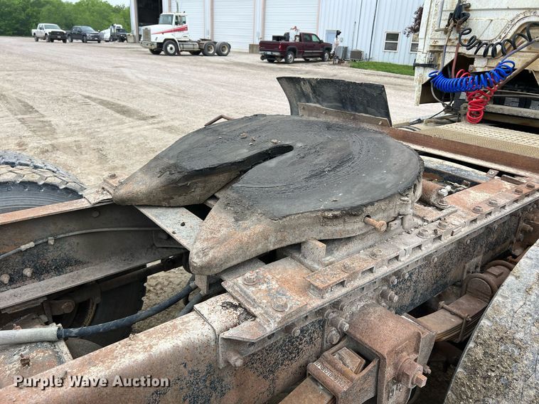 image for item LI9690 1989 Freightliner FLC  semi truck