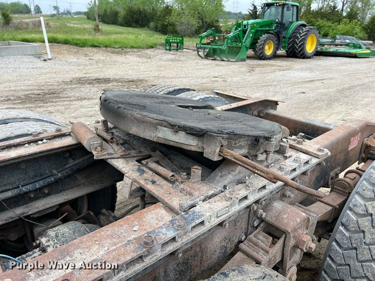 image for item LI9690 1989 Freightliner FLC  semi truck