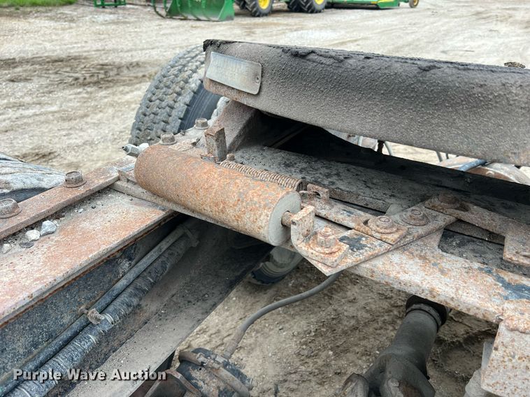 image for item LI9690 1989 Freightliner FLC  semi truck