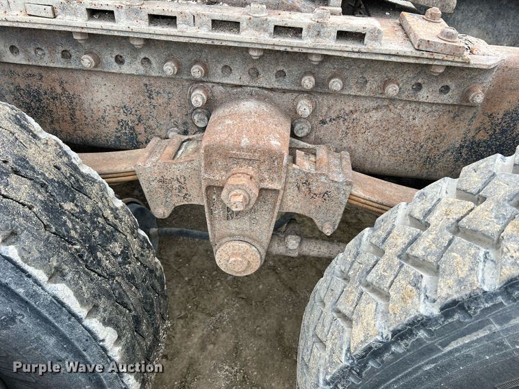 image for item LI9690 1989 Freightliner FLC  semi truck