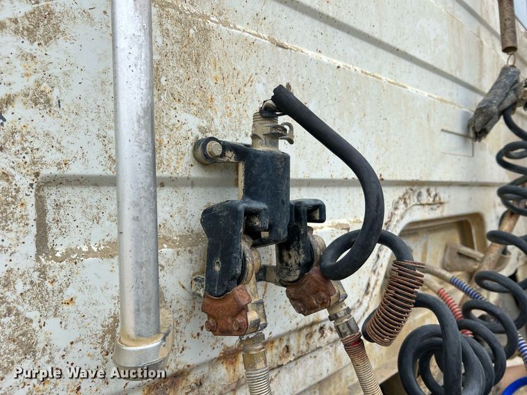 image for item LI9690 1989 Freightliner FLC  semi truck