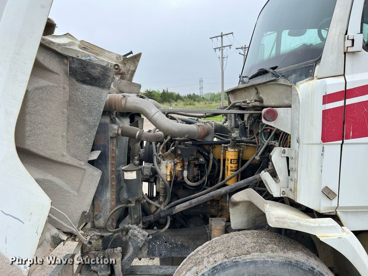 image for item LI9690 1989 Freightliner FLC  semi truck