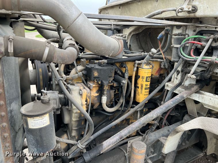 image for item LI9690 1989 Freightliner FLC  semi truck