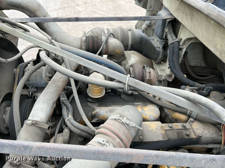 image for item LI9690 1989 Freightliner FLC  semi truck