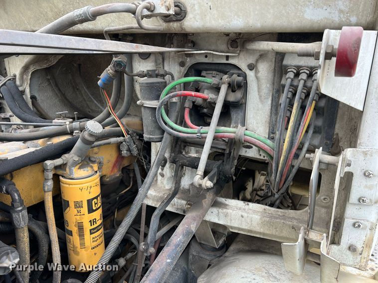 image for item LI9690 1989 Freightliner FLC  semi truck