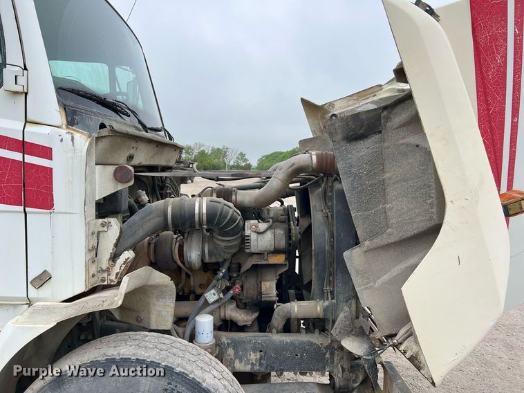 image for item LI9690 1989 Freightliner FLC  semi truck