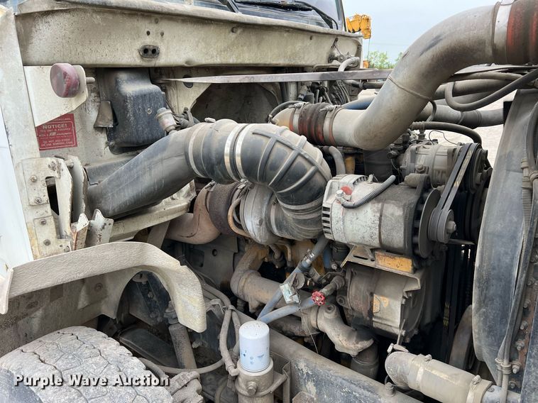 image for item LI9690 1989 Freightliner FLC  semi truck