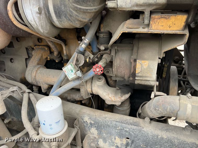 image for item LI9690 1989 Freightliner FLC  semi truck