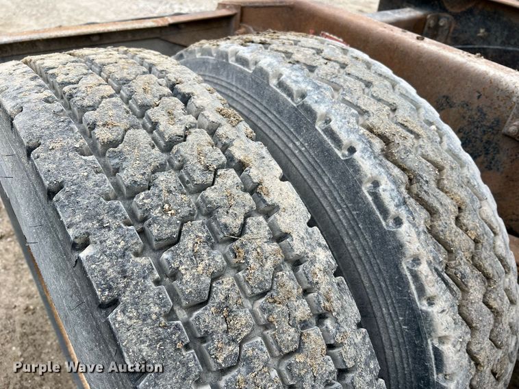 image for item LI9690 1989 Freightliner FLC  semi truck