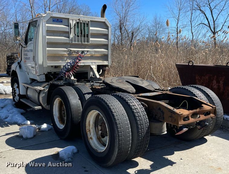 image for item LJ9556 2007 Sterling AT9500  semi truck