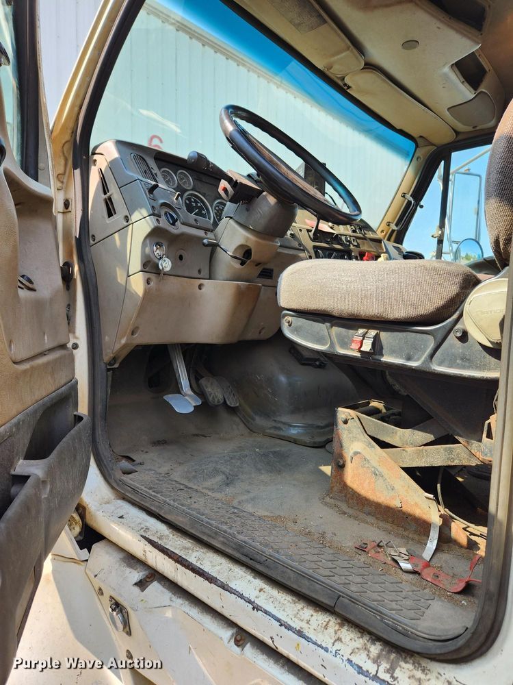 image for item LJ9556 2007 Sterling AT9500  semi truck