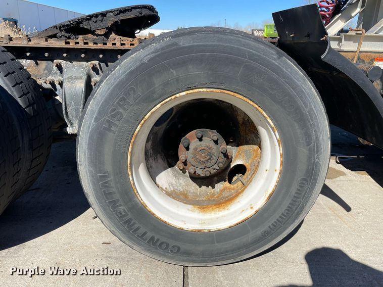 image for item LJ9556 2007 Sterling AT9500  semi truck