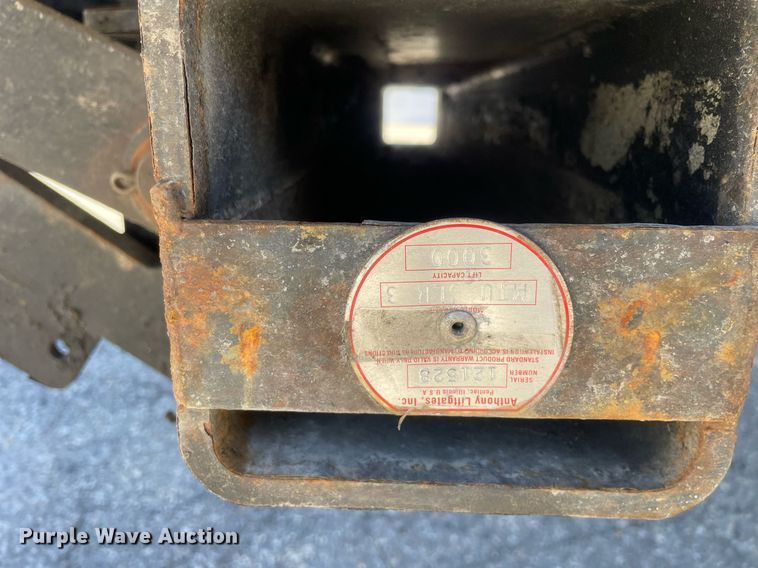 image for item LJ9629 2013 Peterbilt 337  box truck