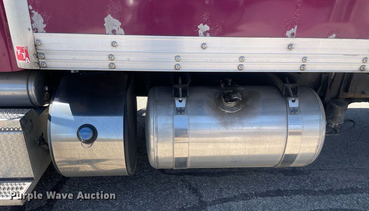 image for item LJ9629 2013 Peterbilt 337  box truck