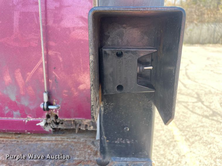 image for item LJ9629 2013 Peterbilt 337  box truck