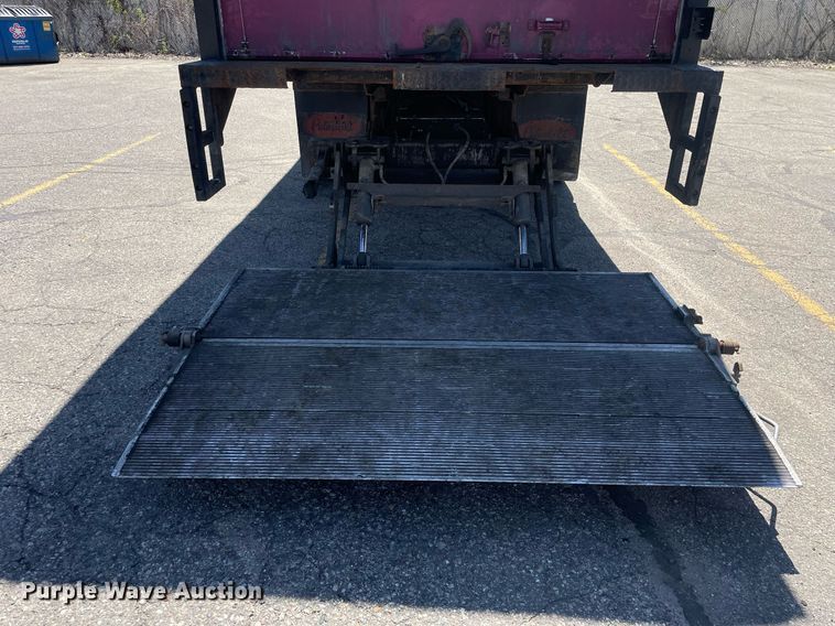 image for item LJ9629 2013 Peterbilt 337  box truck