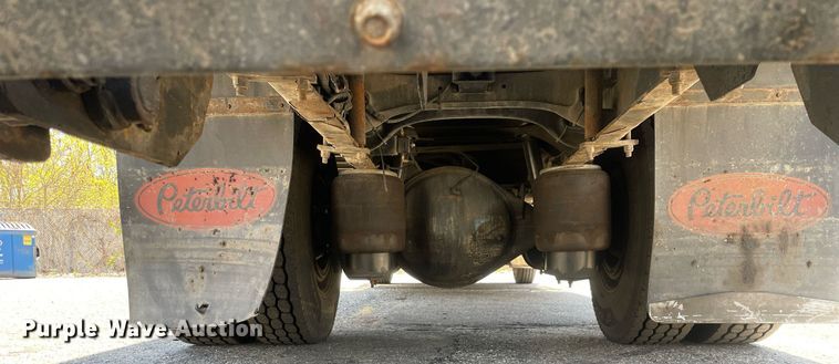 image for item LJ9629 2013 Peterbilt 337  box truck