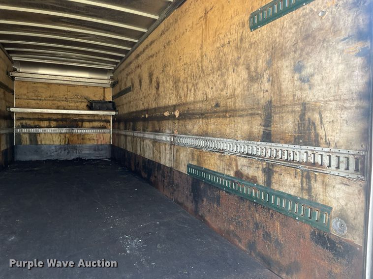 image for item LJ9629 2013 Peterbilt 337  box truck