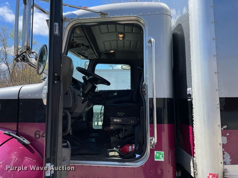 image for item LJ9629 2013 Peterbilt 337  box truck