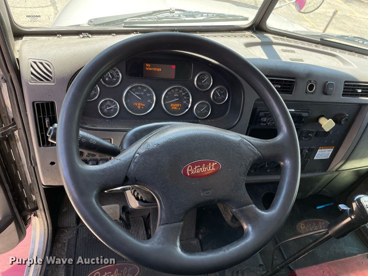 image for item LJ9629 2013 Peterbilt 337  box truck