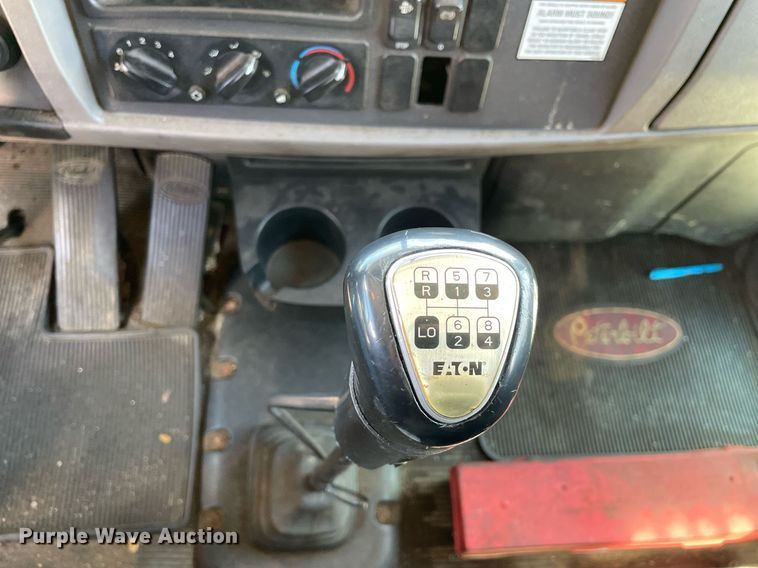 image for item LJ9629 2013 Peterbilt 337  box truck