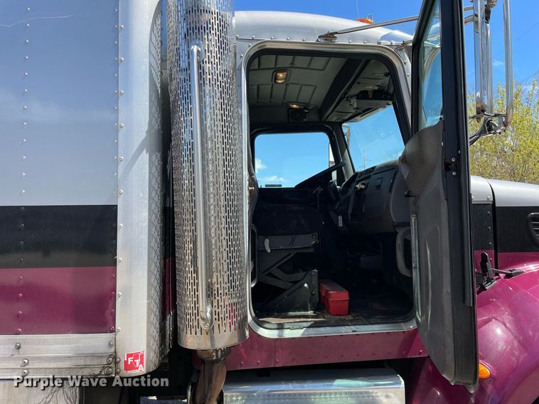 image for item LJ9629 2013 Peterbilt 337  box truck