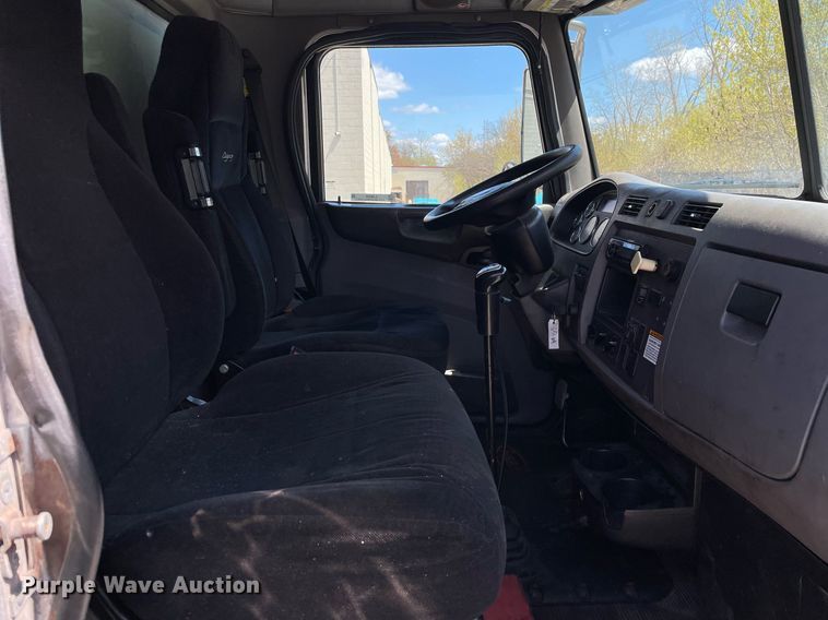 image for item LJ9629 2013 Peterbilt 337  box truck