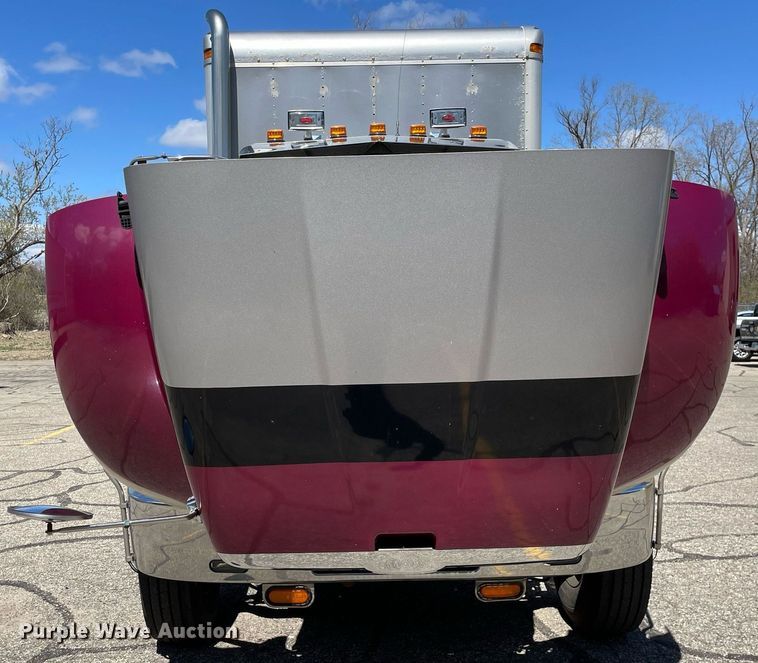 image for item LJ9629 2013 Peterbilt 337  box truck