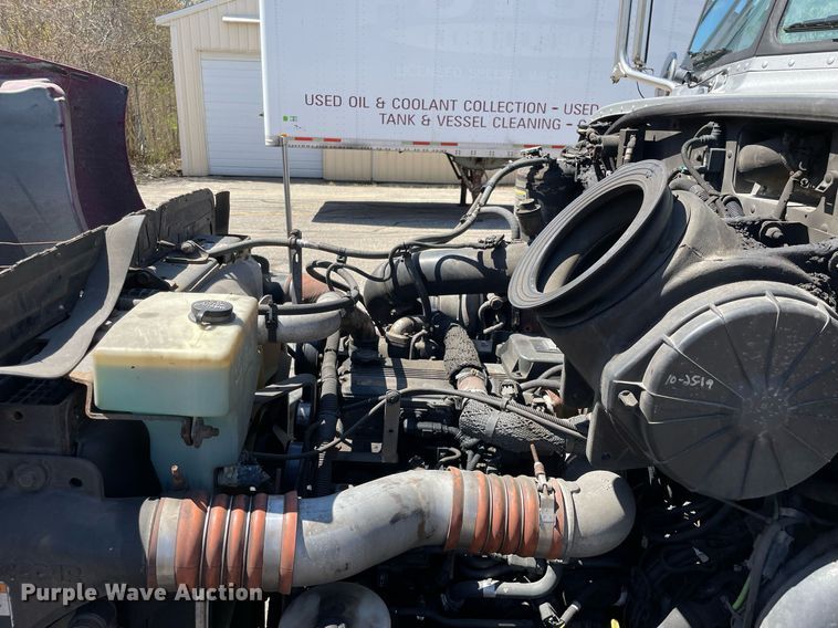 image for item LJ9629 2013 Peterbilt 337  box truck