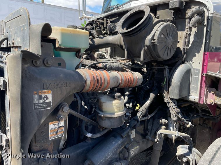 image for item LJ9629 2013 Peterbilt 337  box truck