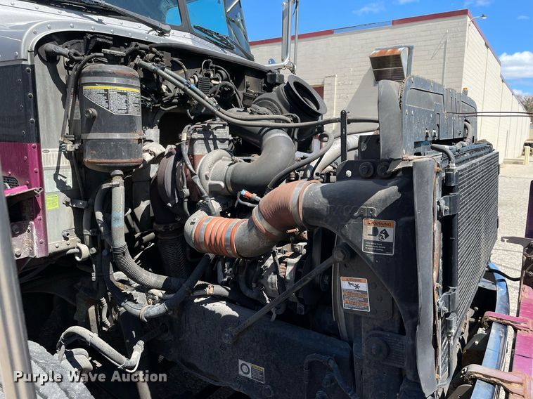 image for item LJ9629 2013 Peterbilt 337  box truck