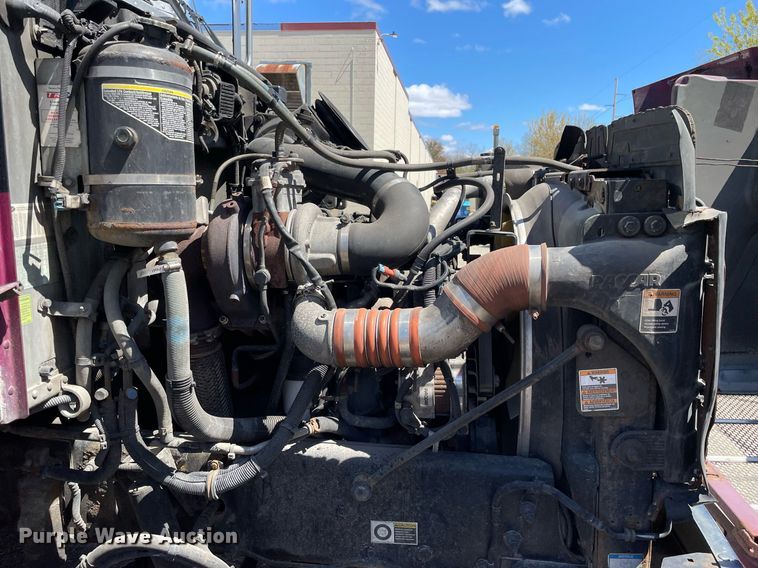 image for item LJ9629 2013 Peterbilt 337  box truck