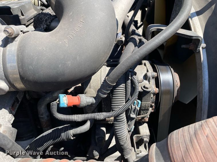 image for item LJ9629 2013 Peterbilt 337  box truck