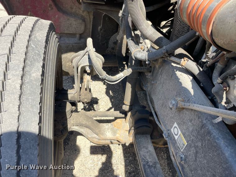 image for item LJ9629 2013 Peterbilt 337  box truck