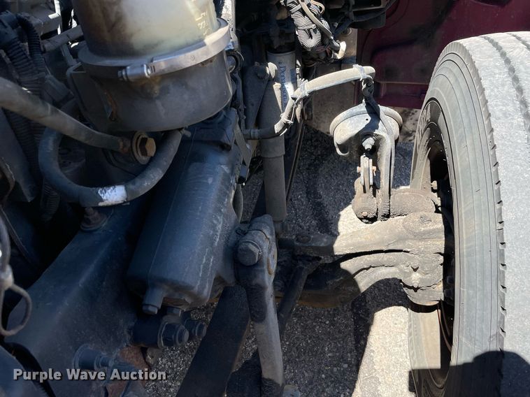 image for item LJ9629 2013 Peterbilt 337  box truck