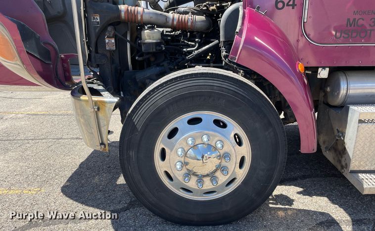 image for item LJ9629 2013 Peterbilt 337  box truck