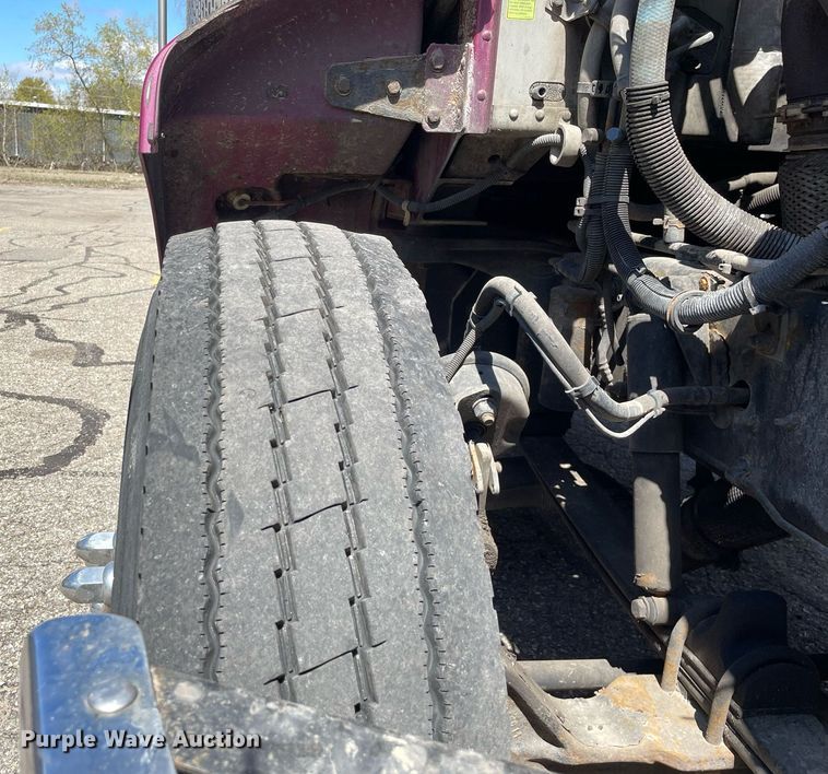 image for item LJ9629 2013 Peterbilt 337  box truck