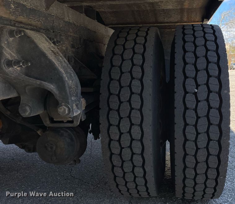 image for item LJ9629 2013 Peterbilt 337  box truck