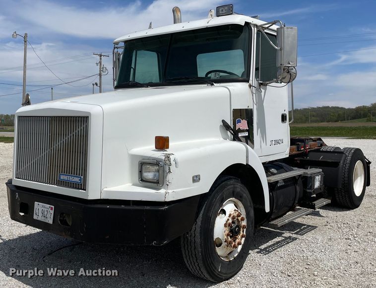 image for item LJ9636 1995 White GMC WG Series  semi truck