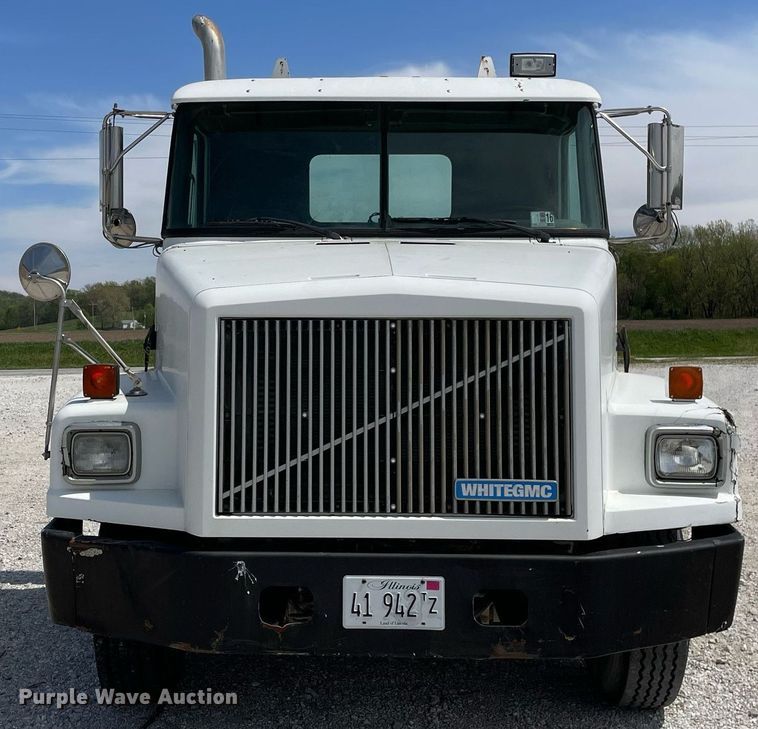 image for item LJ9636 1995 White GMC WG Series  semi truck